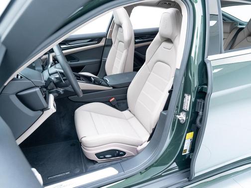 2026 Porsche Panamera 4