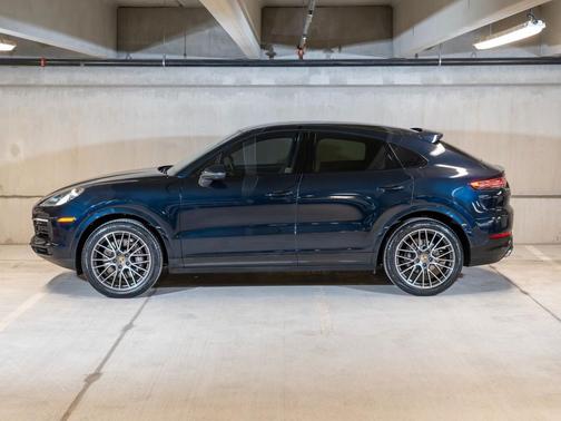 Moonlight Blue Metallic 2023 Porsche Cayenne Cayenne