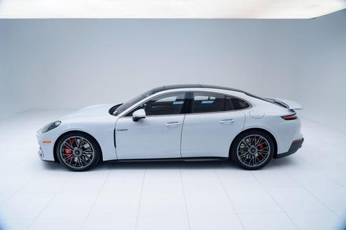 2026 Porsche Panamera Turbo