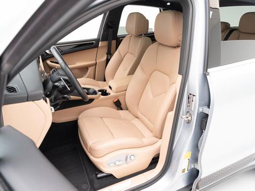 2022 Porsche Macan S