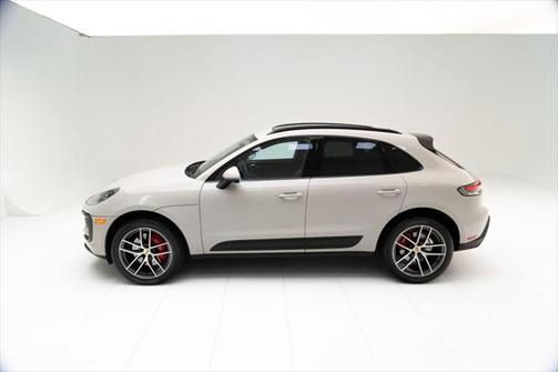 2022 Porsche Macan Base