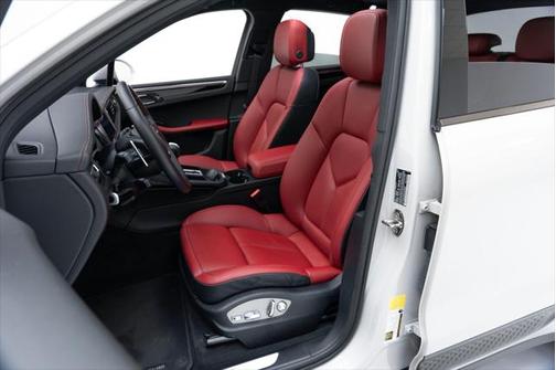 2022 Porsche Macan Base