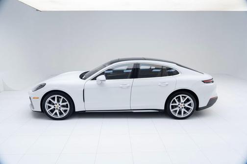 2025 Porsche Panamera 