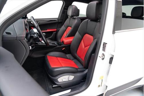 2021 Porsche Macan Base