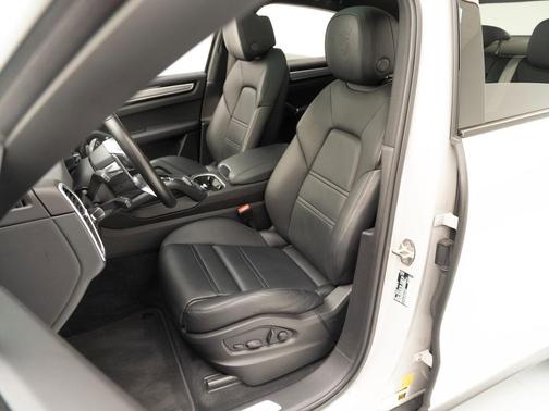 2022 Porsche Cayenne Platinum Edition
