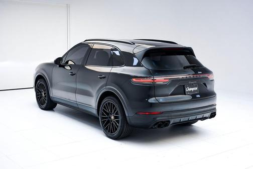 2023 Porsche Cayenne Platinum Edition