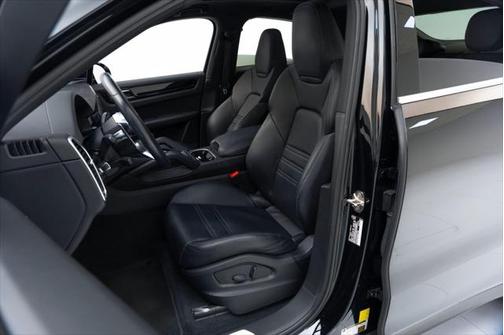 2022 Porsche Cayenne Platinum Edition