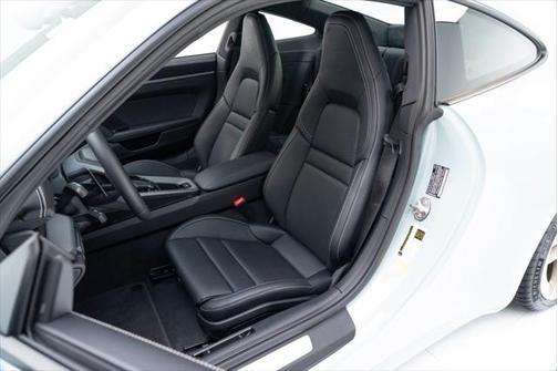 2025 Porsche 911 Carrera