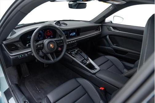 2025 Porsche 911 Carrera