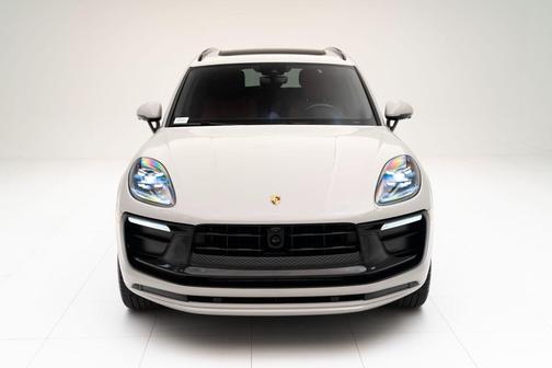 2025 Porsche Macan T