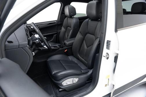 2020 Porsche Macan Base (PDK)