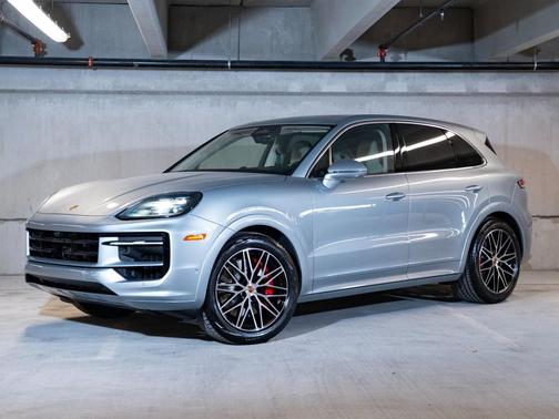 Dolomite Silver Metallic 2026 Porsche Cayenne S