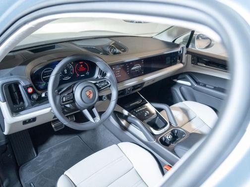 Dolomite Silver Metallic 2026 Porsche Cayenne S