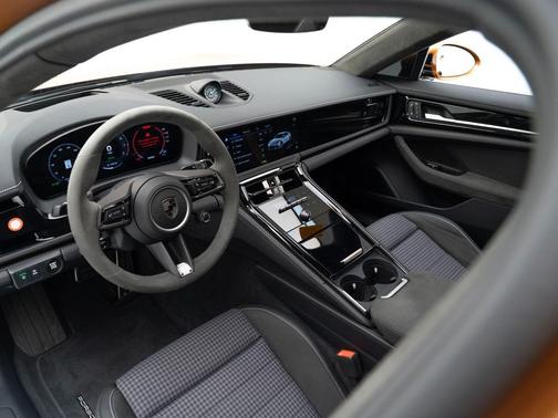 2025 Porsche Panamera Turbo