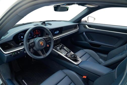 2025 Porsche 911 Carrera