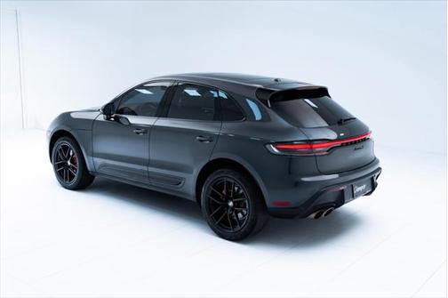 2022 Porsche Macan Base
