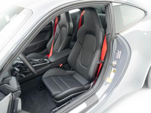 2025 Porsche 911 Carrera