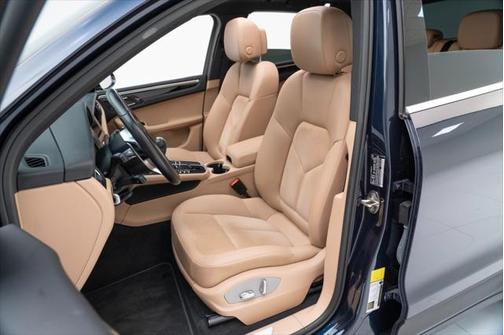 2021 Porsche Macan Base