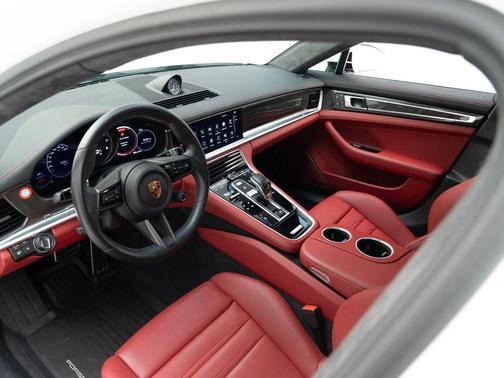2023 Porsche Panamera GTS