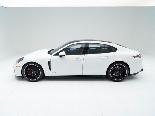 2023 Porsche Panamera GTS