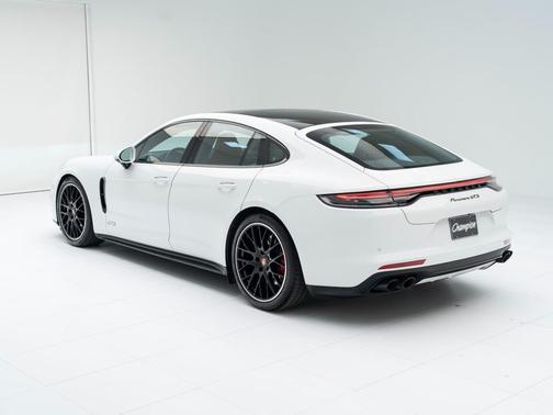 2023 Porsche Panamera GTS