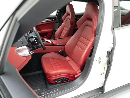 2023 Porsche Panamera GTS