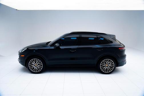 2023 Porsche Cayenne Platinum Edition