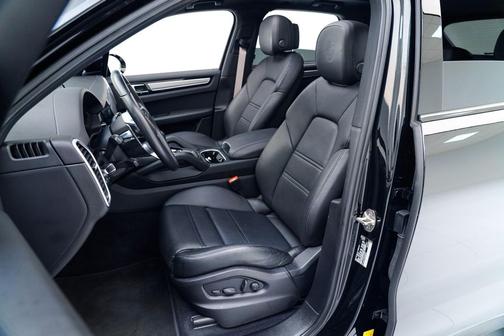 2023 Porsche Cayenne Platinum Edition
