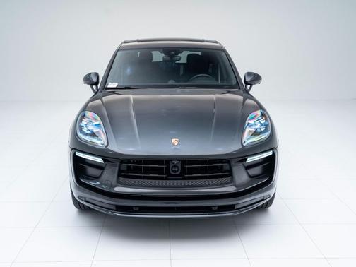 Volcano Grey Metallic 2025 Porsche Macan Macan