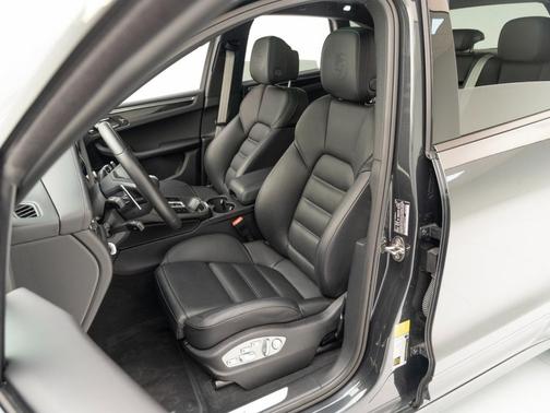 Volcano Grey Metallic 2025 Porsche Macan Macan