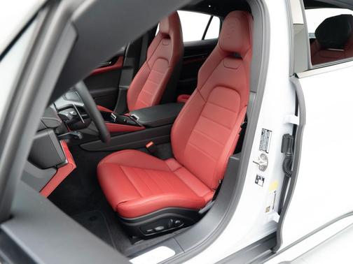 2026 Porsche Panamera 4