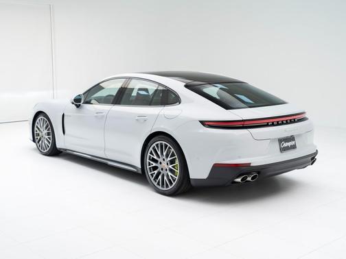 2026 Porsche Panamera 4