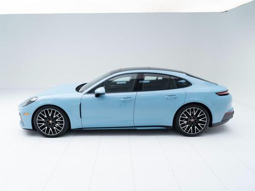 2026 Porsche Panamera 4