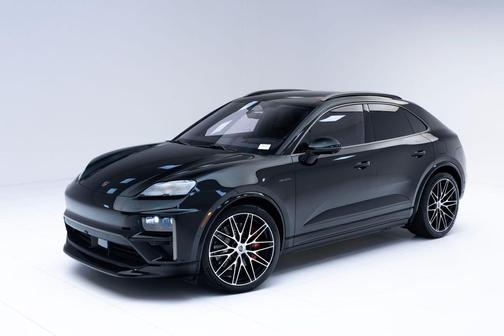 2025 Porsche Macan Turbo