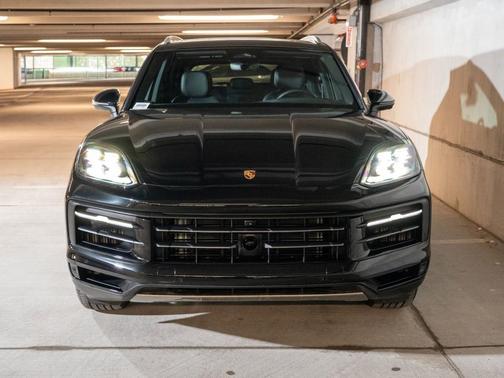 Chromite Black Metallic 2026 Porsche Cayenne Cayenne