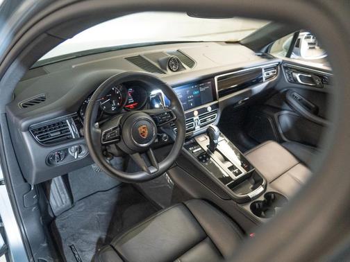 Dolomite Silver Metallic 2026 Porsche Macan Macan