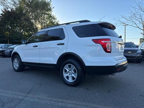 White 2013 Ford Explorer Base