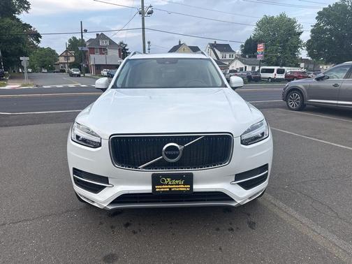 White 2019 Volvo XC90 T6 Momentum