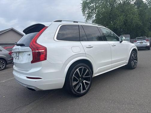 White 2019 Volvo XC90 T6 Momentum