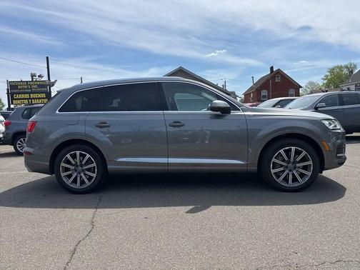 Graphite Gray Metallic 2017 Audi Q7 2.0T Premium Plus
