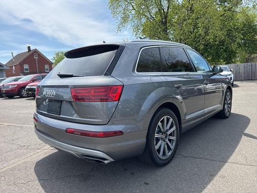 Graphite Gray Metallic 2017 Audi Q7 2.0T Premium Plus