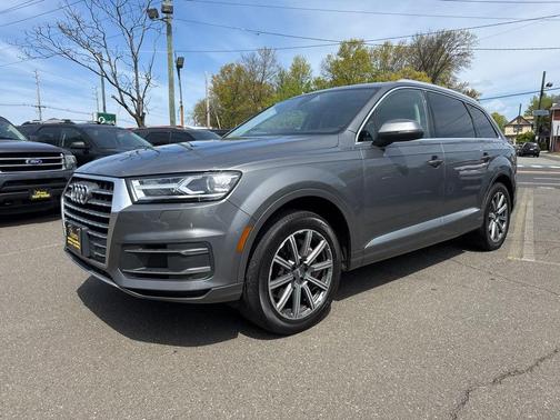 Graphite Gray Metallic 2017 Audi Q7 2.0T Premium Plus