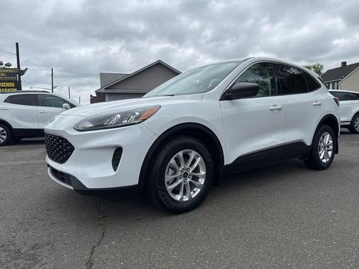 White 2022 Ford Escape SE