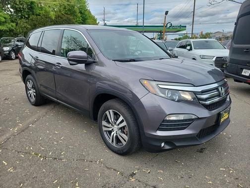 Gray 2017 Honda Pilot EX