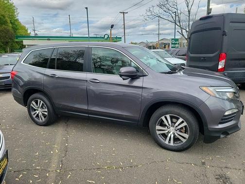 Gray 2017 Honda Pilot EX
