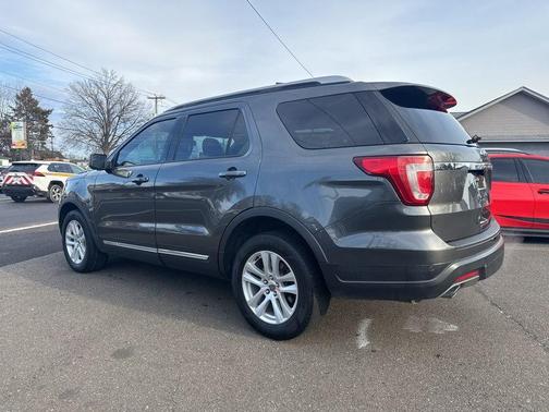 Gray 2018 Ford Explorer XLT
