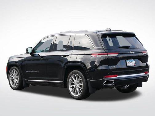 2022 Jeep Grand Cherokee Summit