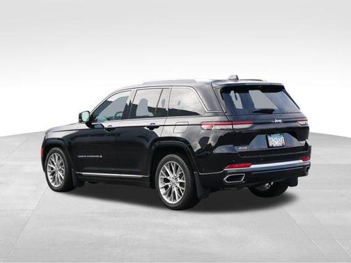 2022 Jeep Grand Cherokee Summit
