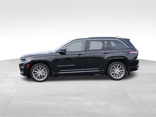 2022 Jeep Grand Cherokee Summit