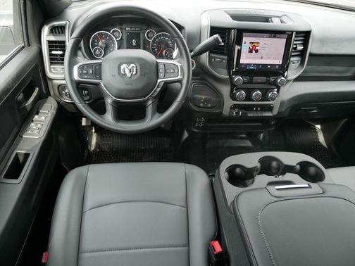 2025 RAM 3500 Tradesman Crew Cab 4x4 6'4' Box